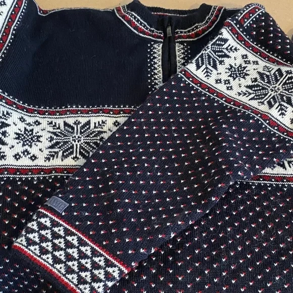 Dale of Norway Navy Blue and Red Knit Sweater. Classic Collection. - Picture 7 of 8